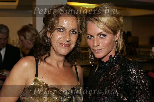 Tilburg 23 oktober 2005
Premiere Annie in stadsschouwburg Tilburg.
Milika Peterzon en Cilly Dartell