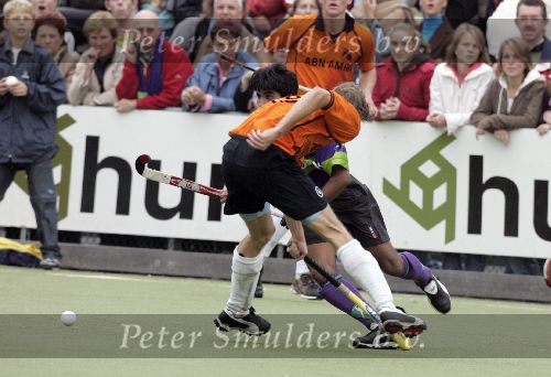 Eindhoven, 9 Oktober 2005
De eerste wedstrijd in de hoofdklasse tussen promovendus HC Eindhoven en landskampioen Oranje Zwart, eindstand 1-3 voor de landskampioen.
Nitim Kumar