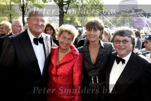 Amsterdam 2 oktober 2005
Premiere Beauty and the beast in Carre.
Joop v d Ende en Janine v d Ende en Oger Lusink met vrouw Coco de Meijere