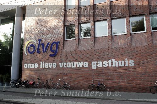 Amsterdam 12 oktober 2005
Beau v Erven Dorens met  zoon Bobby bij Onze Lieve Vrouwe gasthuis