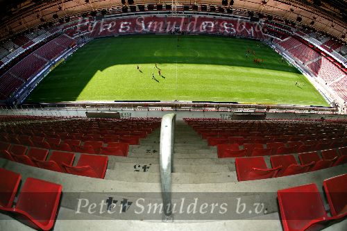 Eindhoven, 31 Oktober 2005
Training t.g.v. Championsduel PSV-AC Milaan
Het stadion dat morgen vol zit met 35000 toeschouwers.
Foto gemaakt vanuit het hoogste punt in het PSV-stadion
© Foto Bart Bel