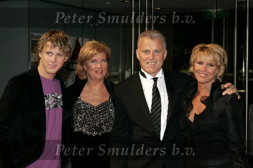 Amsterdam 21 oktober 2005
Televizierringuitreiking in ij theater.
Peter r de Vries met vrouw en zoon