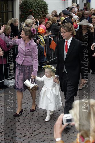 Naarden 22 oktober 2005
Trouwen Prins Floris en Aimee Sohngen in kerk naarden Vesting. 
Prinses annette met Isabella en Bernhard jr