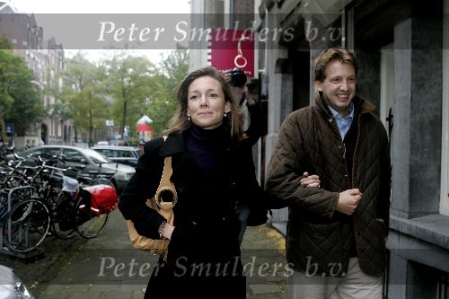Amsterdam 19 oktober 2005
Prins Floris en zijn verloofde  Aimee aan het shoppen op de pc hooftstraat de dag voor hun trouwerij/huwelijk.