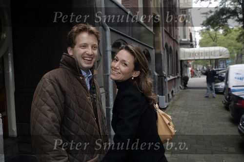Amsterdam 19 oktober 2005
Prins Floris en zijn verloofde  Aimee aan het shoppen op de pc hooftstraat de dag voor hun trouwerij/huwelijk.