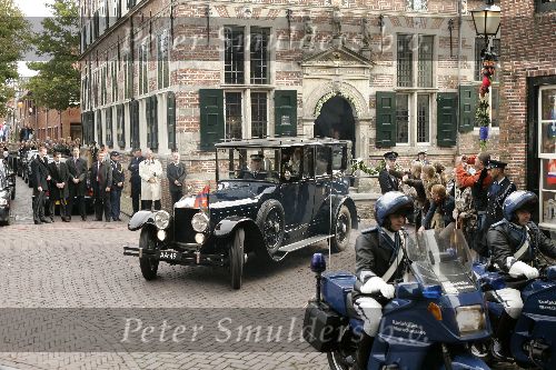 Naarden 22 oktober 2005
Huwelijk van Prins Floris en Prinses Aimee in kerk Naarden.
koninklijke trouwauto Classic Car