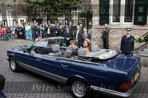 Naarden 20 oktober 2005
Trouwen Prins Floris en Aimee Sohngen in stadhuis Naarden.
in mercedes cabrio