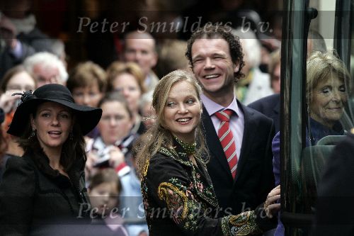 Naarden 20 oktober 2005
Trouwen Prins Floris en Aimee Sohngen in stadhuis Naarden.
Prinses Carolina met vriend en prinses Irene