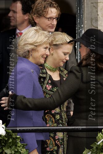 Naarden 20 oktober 2005
Trouwen Prins Floris en Aimee Sohngen in stadhuis Naarden.
Prinses Carolina en prinses Irene