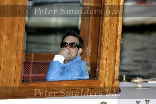 Amsterdam 5 oktober 2005
Robbie Williams op boot in de grachten van Amsterdam