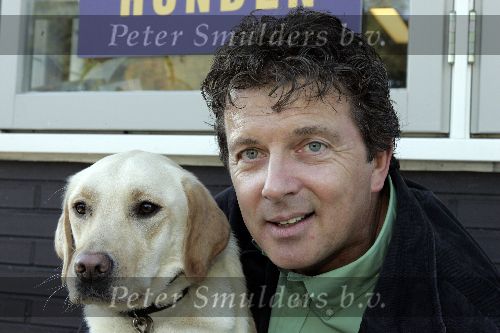 Ouderkerk aan de Amstel 3 oktober 2005
Halsband van blinde geleide honden.
Robert ten Brink