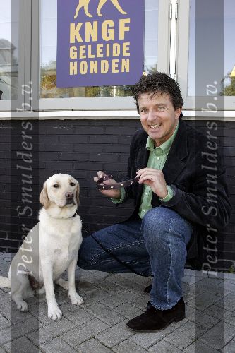 Ouderkerk aan de Amstel 3 oktober 2005
Halsband van blinde geleide honden.
Robert ten Brink