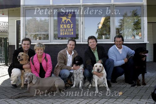 Ouderkerk aan de Amstel 3 oktober 2005
Halsband van blinde geleide honden.
Vear Mann Mike Starink Emile Ratelband Christoph Haddad en Robert ten Brink