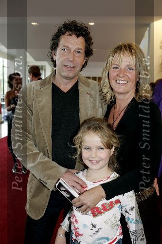 Tilburg 23 oktober 2005
Premiere Annie in schouwburg Tilburg.
Sjeel Kramers (dolly dots) met man en dochter