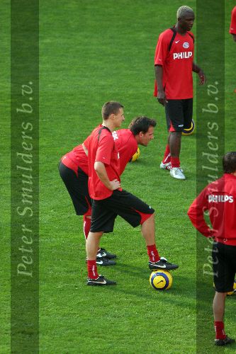 Eindhoven, 31 Oktober 2005
Training t.g.v. Championsduel PSV-AC Milaan
Timmy Simons en Jan Vennegoor of Hesselink & Arouna Kone
© Foto Bart Bel