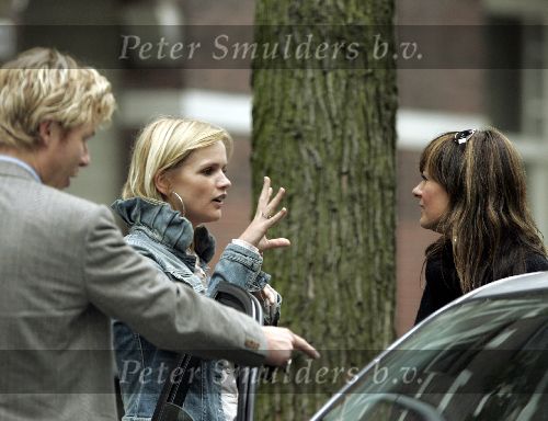 Amsterdam 14 oktober 2005
Bastiaan ragas Tooske Breugem en Laura Vlasblom met zoontje bij nieuwe huis bastiaan en Tooske.