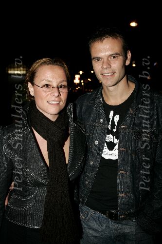 Amsterdam 5 oktober 2005
Robbie Williams concert in Paradiso .
Trijntje Oosterhuis met bril en haar man Sander