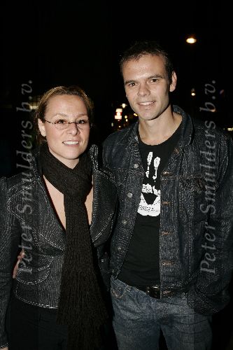 Amsterdam 5 oktober 2005
Robbie Williams concert in Paradiso .
Trijntje Oosterhuis met bril en haar man Sander
