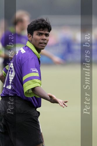 Eindhoven, 9 Oktober 2005
De eerste wedstrijd in de hoofdklasse tussen promovendus HC Eindhoven en landskampioen Oranje Zwart, eindstand 1-3 voor de landskampioen.
Vir Raja