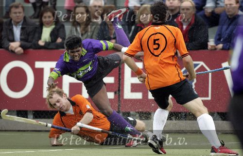 Eindhoven, 9 Oktober 2005
De eerste wedstrijd in de hoofdklasse tussen promovendus HC Eindhoven en landskampioen Oranje Zwart, eindstand 1-3 voor de landskampioen.
Vir Raja