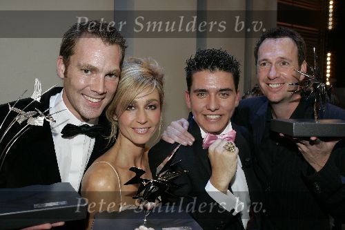 Amsterdam 21 oktober 2005
Uitreiking van de televizierring in theater aan het ij.
Sipke Jan Dousema Wendy v Dijk Jan Smit en Jochem v Gelder
