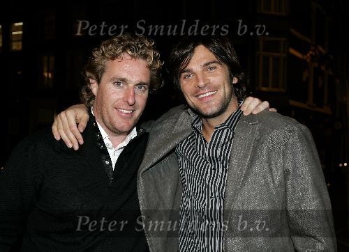 Amsterdam 2 oktober 2005
Opnames cd hoes Xander de Buisonje bij hotel l Europe. Xander met Edwin Smulders.