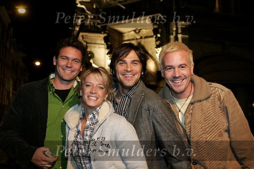 Amsterdam 2 oktober 2005
Opnames cd hoes Xander de Buisonje bij hotel l Europe. Xander met Frank Broere (l) en Ron Tettero