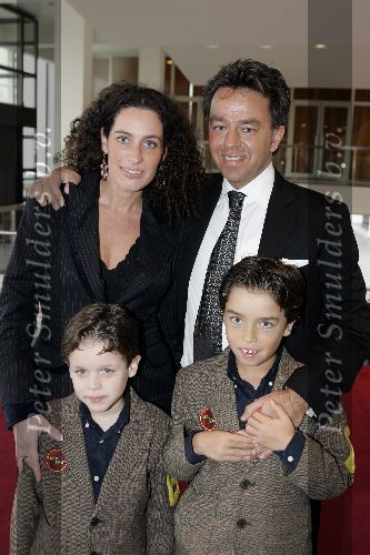 Tilburg 23 oktober 2005
Premiere Annie in schouwburg Tilburg.
Yves Gijraths met vrouw en kinderen