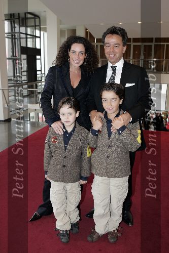 Tilburg 23 oktober 2005
Premiere Annie in schouwburg Tilburg.
Yves Gijraths met vrouw en kinderen