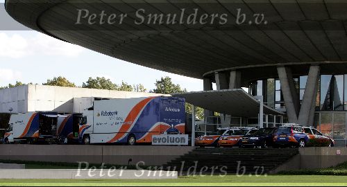 Eindhoven, 21 Oktober 2004
Fotoshoot van de Rabobank wielerploeg in het Evoluon
Peter smulders BV