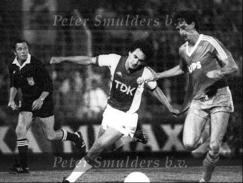 1984
AJAX-PSV
Ernie Brandts in duel met Gerald Vanenburg