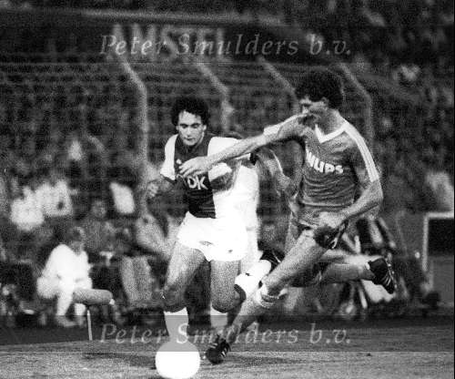 1984
AJAX-PSV
Ernie Brandts in duel met Gerald Vanenburg