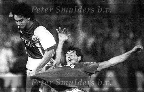 1984
AJAX-PSV
Ernie Brandts in duel met Gerald Vanenburg
Shirtje trekken