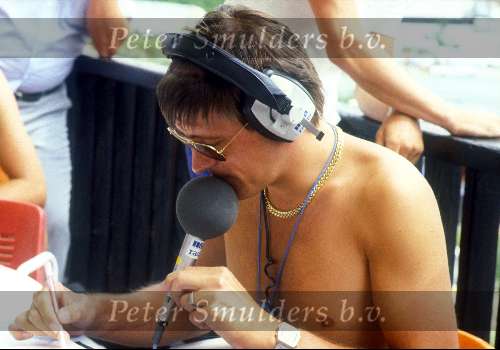 Gerrie Kneteman als radioverslaggever tijdens de Tour de France