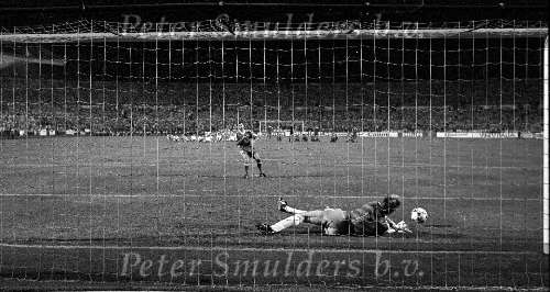 Stuttgart 25 mei 1988 PSV-Benfica 0-0
PSV Wint de Europacup I Seizoen 1987/1988
Hans v Breukelen stopt de penalty en PSV wint voor het eerst in zijn betsaan de Europacup I voor Landskanpioenen