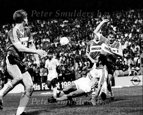 Eindhoven, 16 September 1987
PSV-Galatasaray, eindstand 3-0
Ivan Nielsen  Soren Lerby