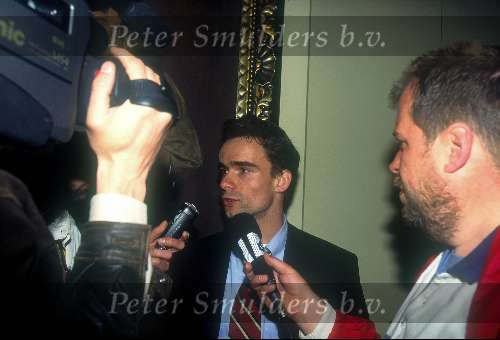 Marc Overmars wordt geintervieuwd