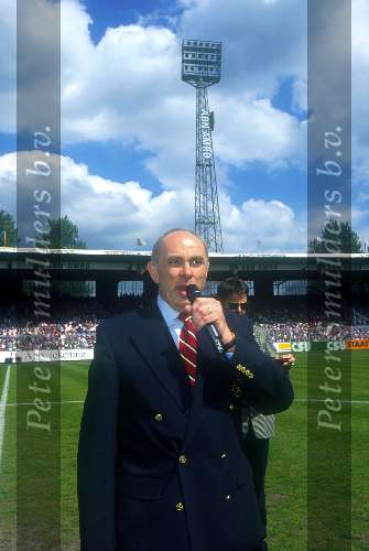Michael v Praag spreek de supporters van  JAX toe bij kampioensschap in 1996 In de Meer