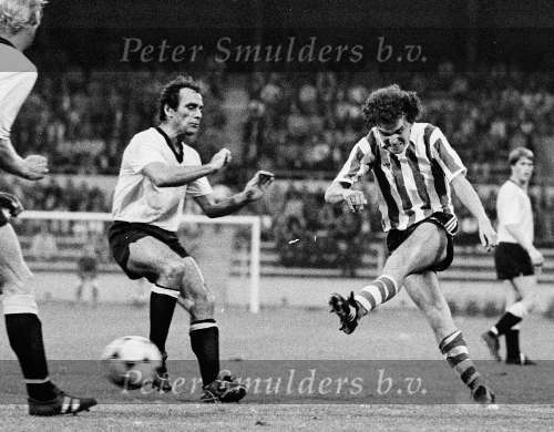 Eindhoven, 19 Augustus 1981
PSV-FC Utrecht,  eindstand 3-1
Michel Valke contra Pleun Strik
