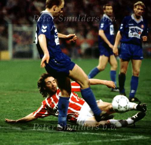 PSV-FC Twente 1993
Mitchell v Gaag