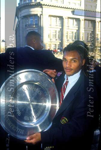 Norton Wooter met de kampioensschaal 1996