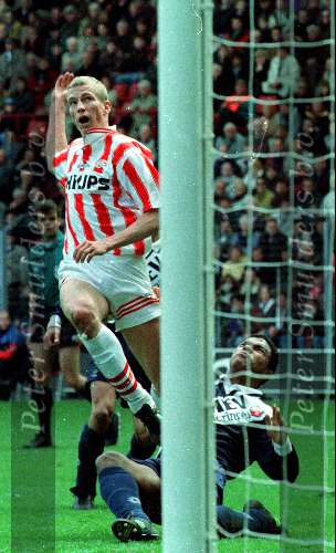 Eindhoven,9 april 1995
PSV-Utrecht
Peter Hoekstra en Nacimento
