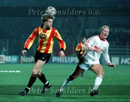 Eindhoven,8 februari 1989
Super europacup PSV-KV Mechelen, eindstand 1-0
Erwin Koeman in duel met zijn broer Ronald Koeman