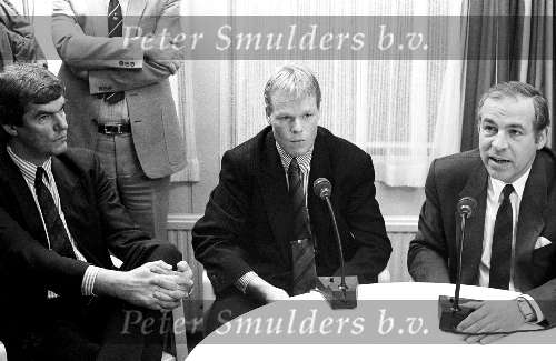 1987 Ronald Koeman verlengt tussentijds zijn kontrakt met 4 jaar.
Verder Kees Ploegsma (manager( en voorzitter Jacques Ruts
