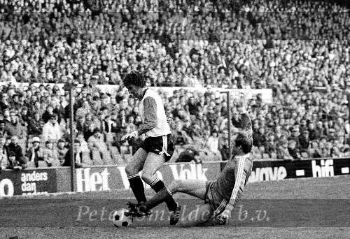 Rotterdam, 27 januari 1979 Feyenoord-PSV
Tom smits in duel met Gerard v d Lem