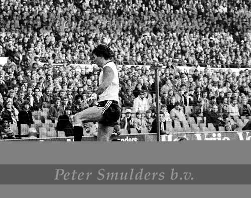 Rotterdam, 27 januari 1979 Feyenoord-PSV
Tom smits in duel met Gerard v d Lem