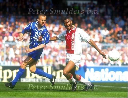 Winston Bogarde in duel met Ernest Stewart