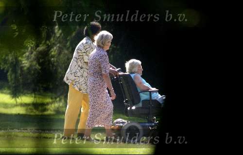 Soestdijk 29 juni 2003

prins bernhard verjaardag op soestdijk.

prinses juliana in een rolstoel

Peter Smulders bv