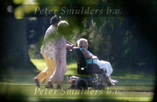 Soestdijk 29 juni 2003

prins bernhard verjaardag op soestdijk.

prinses juliana in een rolstoel

Peter Smulders bv