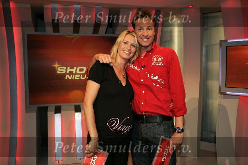 Amsterdam 13 septmber 2005
Anouk Smulders (zwanger) en Viktor Brand bij shownieuws